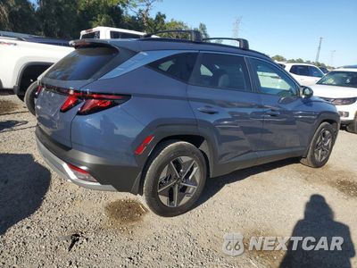 Trzecie zdjęcie samochodu z tyłu: 2025 HYUNDAI TUCSON SEL VIN:5NMJB3DE3SH601816 - miniatura