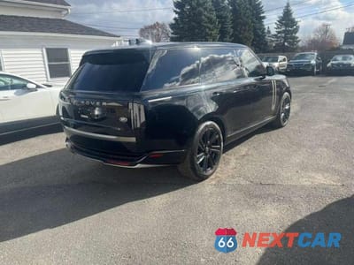 Trzecie zdjęcie samochodu z tyłu: 2023 LAND ROVER RANGE ROVER SE VIN:SALKPBE75PA009702 - miniatura