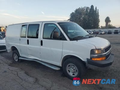 Czwarte zdjęcie samochodu z boku: 2024 CHEVROLET EXPRESS G2500 *** CARGO VAN *** VIN:1GCWGAFP8R1188760 - miniatura
