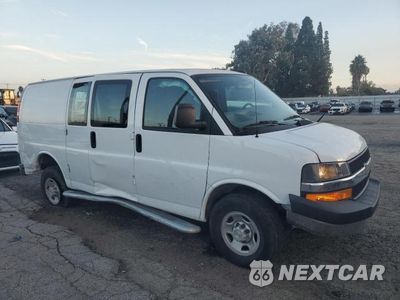 Czwarte zdjęcie samochodu z boku: 2024 CHEVROLET EXPRESS G2500 - CARGO VAN *** CLEAN TITLE * PRIOR FLEET *** VIN:1GCWGAFP8R1188760 - miniatura