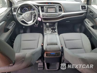Zdjęcie 8 z 16 samochodu: 2018 TOYOTA HIGHLANDER LE VIN:5TDZZRFH7JS257606 - miniatura