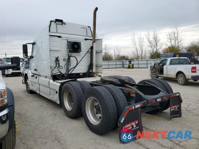 Trzecie zdjęcie samochodu z tyłu: 2015 VOLVO VNL SEMI TRUCK VIN:4V4N99EH6FN931245 - miniatura