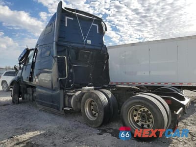 Trzecie zdjęcie samochodu z tyłu: 2024 VOLVO VNL SEMI TRUCK VIN:4V4NC9EJ1RN659471 - miniatura