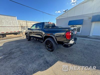Trzecie zdjęcie samochodu z tyłu: 2024 GMC CANYON DENALI VIN:1GTP6FEK6R1295722 - miniatura