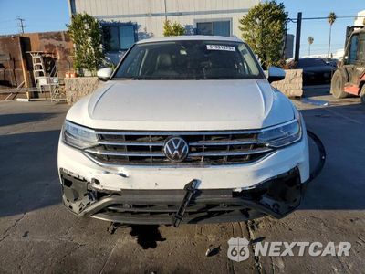 Piąte zdjęcie samochodu w środku: 2024 VOLKSWAGEN TIGUAN SE VIN:3VV3B7AX9RM098307 - miniatura
