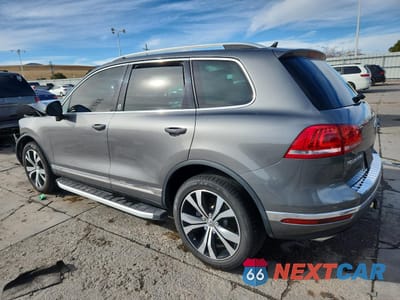 Drugie zdjęcie samochodu z przodu: 2017 VOLKSWAGEN TOUAREG WOLFSBURG VIN:WVGRF7BP2HD001871 - miniatura