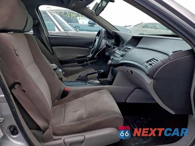 Zdjęcie 7 z 12 samochodu: 2009 HONDA ACCORD LXP VIN:1HGCP26429A105775 - miniatura
