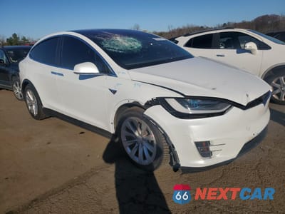 Czwarte zdjęcie samochodu z boku: 2021 TESLA MODEL X VIN:5YJXCBE25MF322121 - miniatura