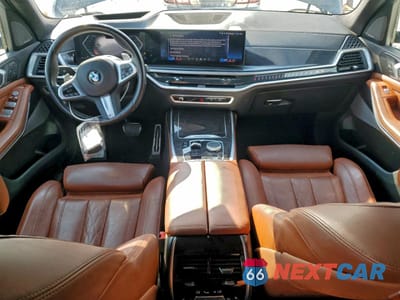 Zdjęcie 8 z 14 samochodu: 2024 BMW X7 XDRIVE40I VIN:5UX23EM0XR9S34239 - miniatura