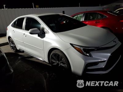 Czwarte zdjęcie samochodu z boku: 2024 TOYOTA COROLLA XS VIN:5YFT4MCE4RP180909 - miniatura