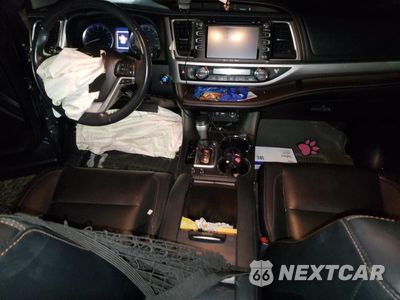 Zdjęcie 8 z 12 samochodu: 2019 TOYOTA HIGHLANDER SE VIN:5TDKZRFH8KS312017 - miniatura