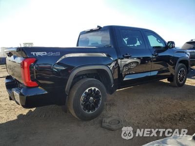 Trzecie zdjęcie samochodu z tyłu: 2024 TOYOTA TUNDRA CREWMAX SR VIN:5TFLA5DB6RX173206 - miniatura