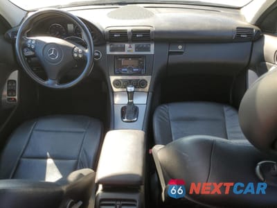 Zdjęcie 8 z 12 samochodu: 2005 MERCEDES-BENZ C 230K SPORT SEDAN VIN:WDBRF40J25F667368 - miniatura