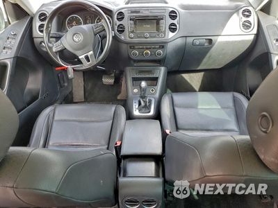 Zdjęcie 8 z 15 samochodu: 2015 VOLKSWAGEN TIGUAN S VIN:WVGBV7AX9FW569865 - miniatura