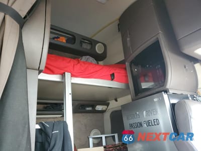 Zdjęcie 6 z 10 samochodu: 2017 VOLVO VNL SEMI TRUCK VIN:4V4NC9EH7HN974285 - miniatura