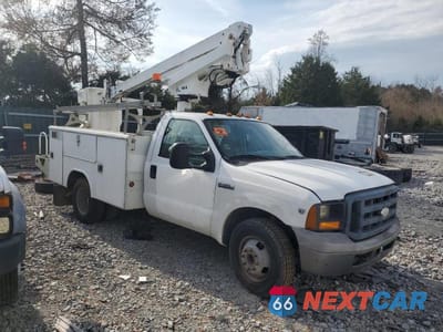 Czwarte zdjęcie samochodu z boku: 2007 FORD F350 SUPER DUTY BUCKET TRUCK VIN:1FDWF36Y17EA03893 - miniatura