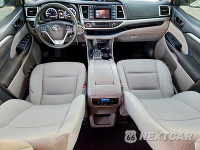 Zdjęcie 8 z 13 samochodu: 2017 TOYOTA HIGHLANDER LE VIN:5TDZARFH8HS030698 - miniatura