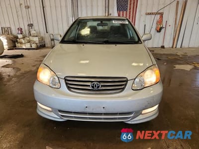 Piąte zdjęcie samochodu w środku: 2003 TOYOTA COROLLA S VIN:1NXBR32E33Z166904 - miniatura