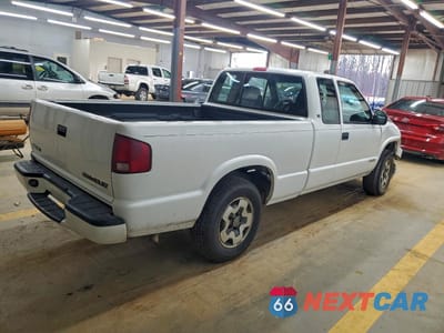 Trzecie zdjęcie samochodu z tyłu: 1998 CHEVROLET S TRUCK S10 VIN:1GCCT19W5W8116757 - miniatura