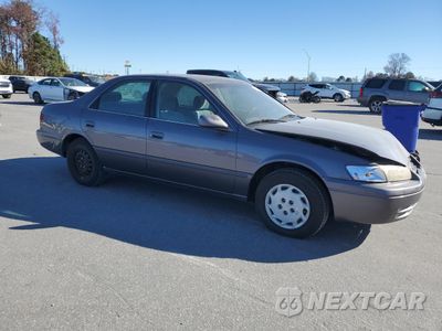 Czwarte zdjęcie samochodu z boku: 1999 TOYOTA CAMRY CE VIN:4T1BG22K2XU453114 - miniatura