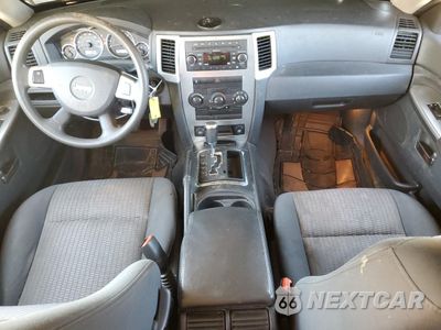 Zdjęcie 8 z 13 samochodu: 2010 JEEP GRAND CHEROKEE LAREDO VIN:1J4PR4GK7AC161040 - miniatura