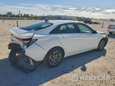 Trzecie zdjęcie samochodu z tyłu: 2024 HYUNDAI ELANTRA SEL VIN:KMHLM4DG9RU806968 - miniatura