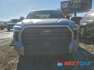 Piąte zdjęcie samochodu w środku: 2023 TOYOTA TUNDRA SR5 VIN:5TFLA5DB4PX086434 - miniatura