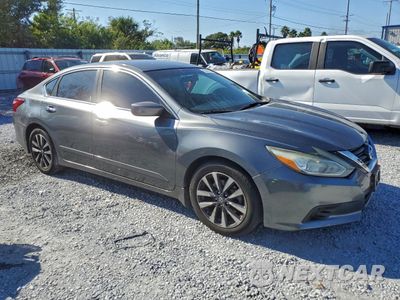 Czwarte zdjęcie samochodu z boku: 2017 NISSAN ALTIMA 2.5 VIN:1N4AL3AP2HC165217 - miniatura