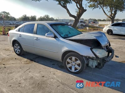 Czwarte zdjęcie samochodu z boku: 2008 KIA OPTIMA LX VIN:KNAGE123985272040 - miniatura