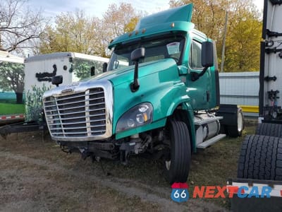 Drugie zdjęcie samochodu z przodu: 2019 FREIGHTLINER CASCADIA 125 SEMI TRUCK VIN:3AKBGDDV3KSKS3052 - miniatura