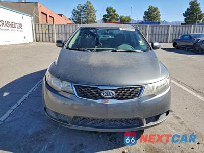 Piąte zdjęcie samochodu w środku: 2013 KIA FORTE EX VIN:KNAFU4A20D5737078 - miniatura