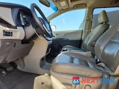 Zdjęcie 7 z 13 samochodu: 2017 TOYOTA SIENNA XLE PREMIUM 8-PASSENGER VIN:5TDYZ3DC5HS859690 - miniatura
