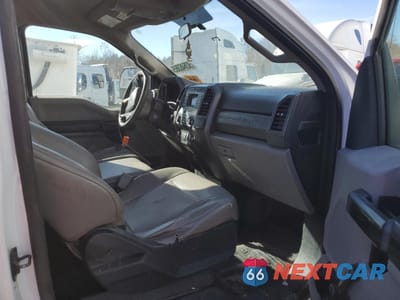 Zdjęcie 10 z 12 samochodu: 2019 FORD F550 SUPER DUTY FLATBED TRUCK VIN:1FDUF5HT7KDA06476 - miniatura