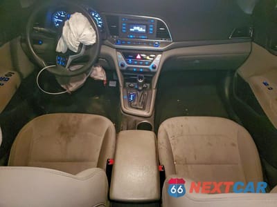 Zdjęcie 8 z 12 samochodu: 2018 HYUNDAI ELANTRA SE VIN:5NPD74LF3JH331860 - miniatura