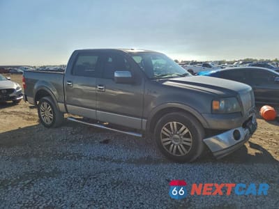Czwarte zdjęcie samochodu z boku: 2006 LINCOLN MARK LT VIN:5LTPW16526FJ22450 - miniatura