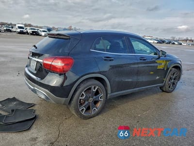 Trzecie zdjęcie samochodu z tyłu: 2019 MERCEDES-BENZ B GLA 250 VIN:WDCTG4EB2KU007158 - miniatura