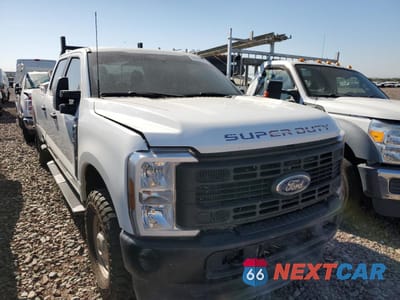 Czwarte zdjęcie samochodu z boku: 2024 FORD F350 SUPER DUTY VIN:1FT8W3BA3REE39007 - miniatura