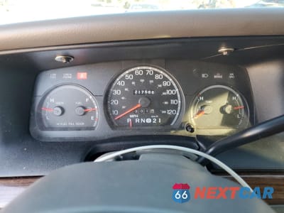 Zdjęcie 9 z 12 samochodu: 2001 FORD CROWN VICTORIA LX VIN:2FAFP74W11X106320 - miniatura