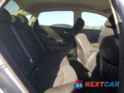 Zdjęcie 10 z 12 samochodu: 2017 KIA OPTIMA LX VIN:5XXGT4L33HG161374 - miniatura