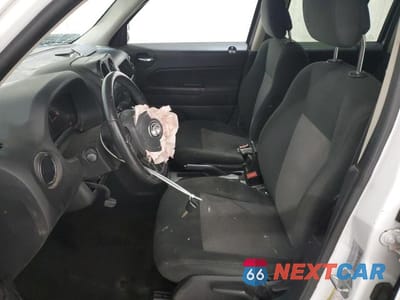 Zdjęcie 7 z 14 samochodu: 2015 JEEP PATRIOT LATITUDE VIN:1C4NJRFB1FD376630 - miniatura