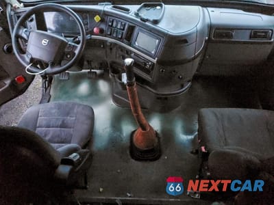 Zdjęcie 8 z 12 samochodu: 2016 VOLVO VN VNL VIN:4V4NC9TK6GN958205 - miniatura