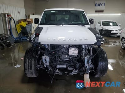 Piąte zdjęcie samochodu w środku: 2024 LAND ROVER DEFENDER 110 S VIN:SALEJ7EX1R2283617 - miniatura