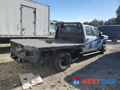 Trzecie zdjęcie samochodu z tyłu: 2022 CHEVROLET SILVERADO FLATBED TRUCK VIN:1GB4YSEY9NF188532 - miniatura