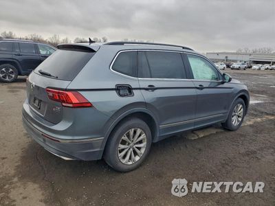 Trzecie zdjęcie samochodu z tyłu: 2018 VOLKSWAGEN TIGUAN SE VIN:3VV2B7AX4JM038418 - miniatura