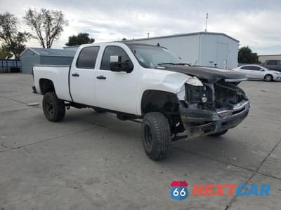 Czwarte zdjęcie samochodu z boku: 2008 CHEVROLET SILVERADO K2500 HEAVY DUTY VIN:1GCHK23628F164769 - miniatura