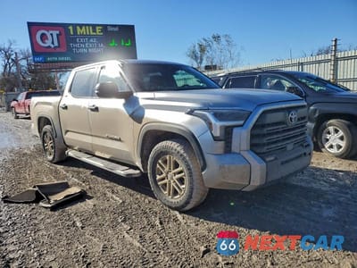 Czwarte zdjęcie samochodu z boku: 2023 TOYOTA TUNDRA SR5 VIN:5TFLA5DB4PX086434 - miniatura