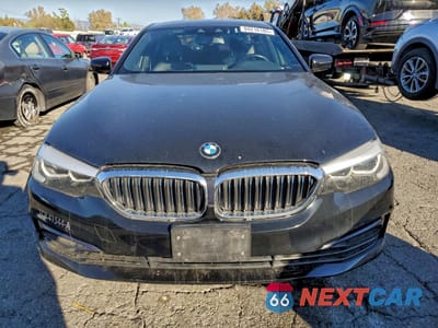 Piąte zdjęcie samochodu w środku: 2019 BMW 530E VIN:WBAJA9C53KB393607 - miniatura