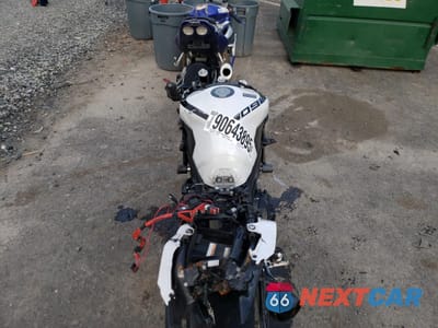 Zdjęcie 6 z 9 samochodu: 2017 YAMAHA FZ09 VIN:JYARN53E9HA001324 - miniatura