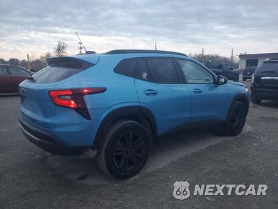 Trzecie zdjęcie samochodu z tyłu: 2025 CHEVROLET TRAX ACTIV VIN:KL77LKEP1SC043770 - miniatura