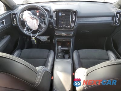 Zdjęcie 8 z 13 samochodu: 2020 VOLVO XC40 T5 R-DESIGN VIN:YV4162UM1L2246315 - miniatura